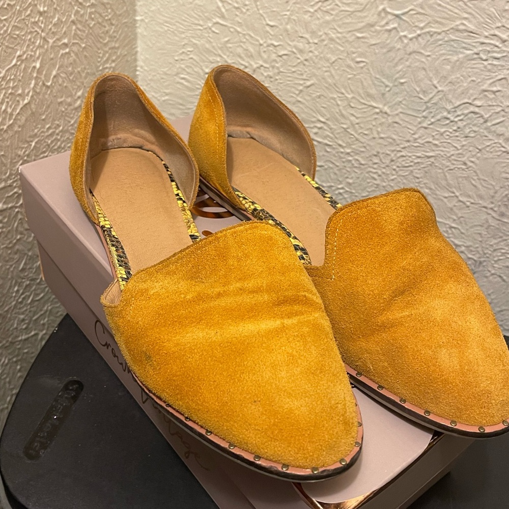 Crown Vintage Flats